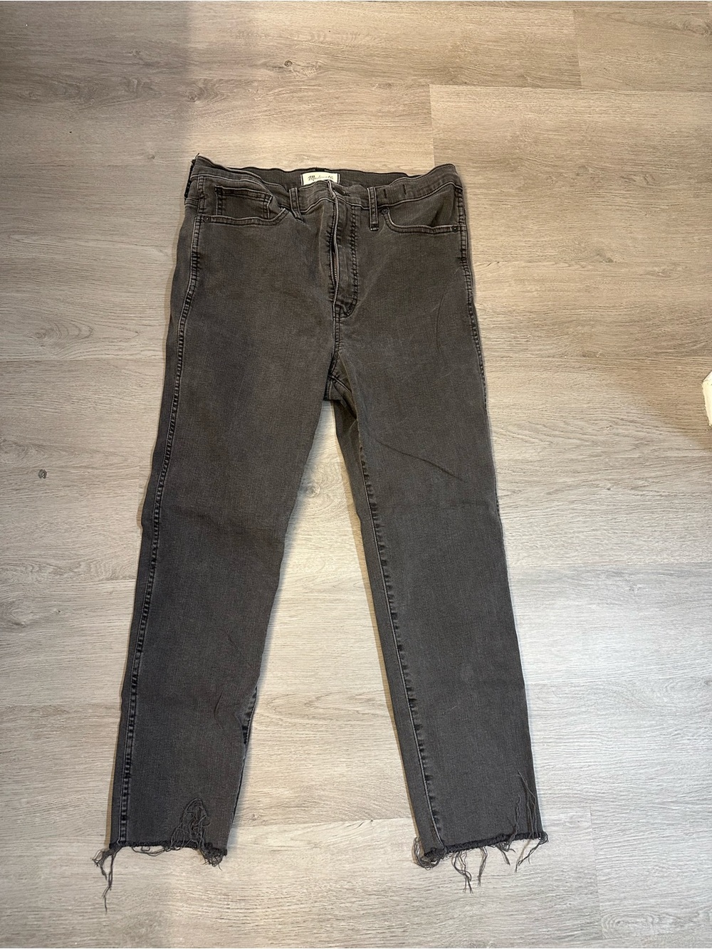 Madewell sz 31 Black Frayed Hem Slim Jeans
